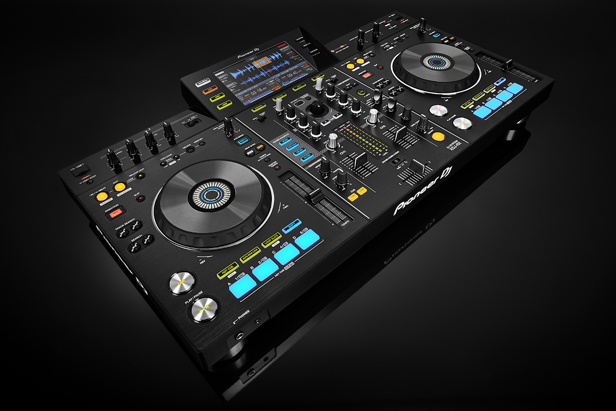 PioneerXDJRX_ANGLE_LEFT