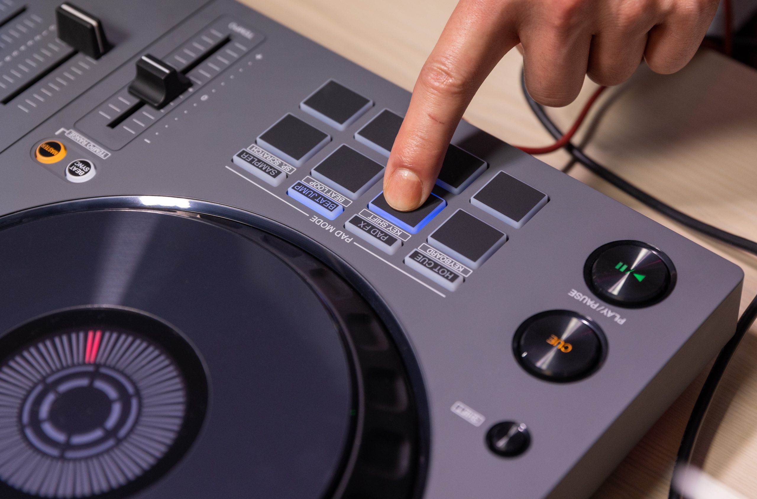 Pioneer DJ DDJ-FLX6-GT - Controlador DJ de 4 decks para Rekordbox y Serato  - Grafito : : Instrumentos Musicales